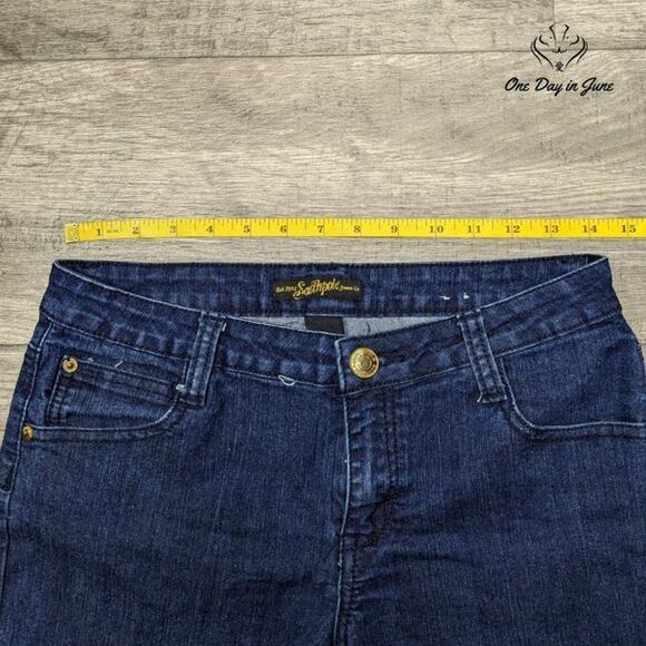 Southpole Juniors Embroidered Pocket Denim Shorts Size 9 - Picture 3 of 5